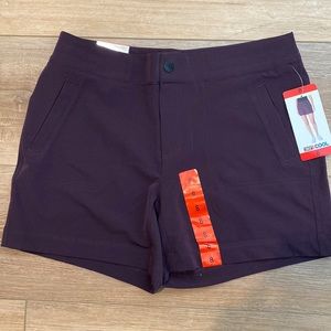 32 degrees cool stretchy sport type shorts